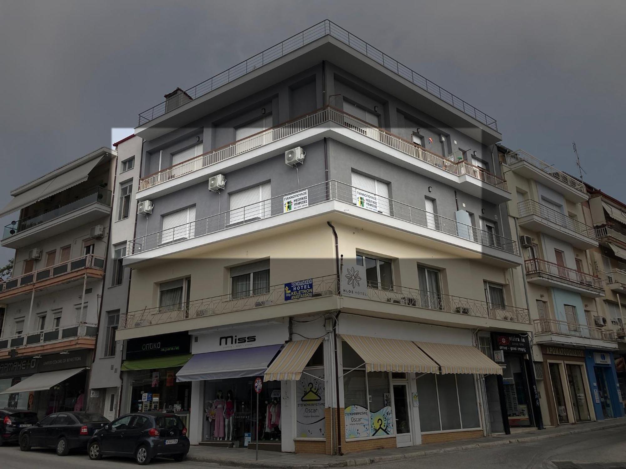 Corner House Apartment *